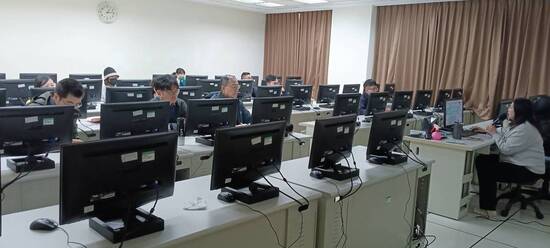 Turnitin 論文比對系統教育訓練於資訊館PC2電腦教室舉辦