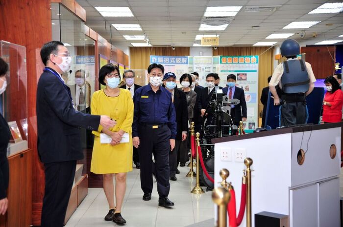 校長陪同監察院內政及族群委員會委員參觀世界警察博物館